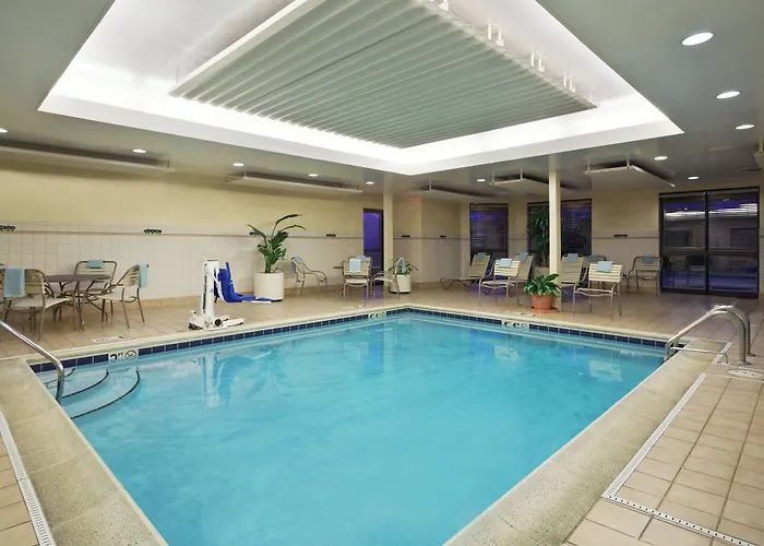 Courtyard Chicago St. Charles 3*