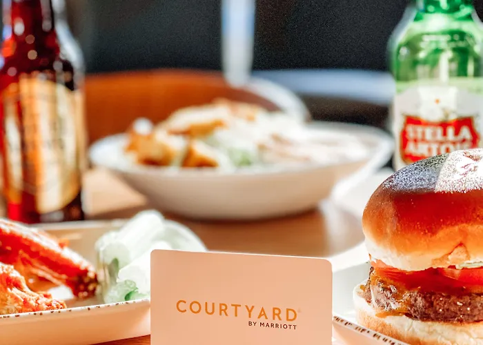 Courtyard Chicago St. Charles Hotel