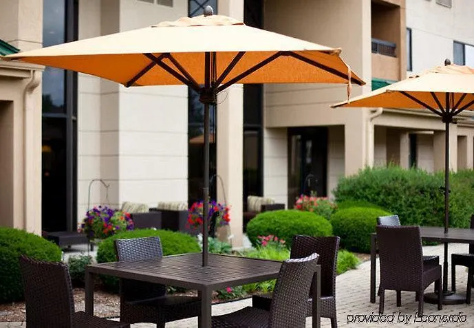 Courtyard Chicago St. Charles 3*